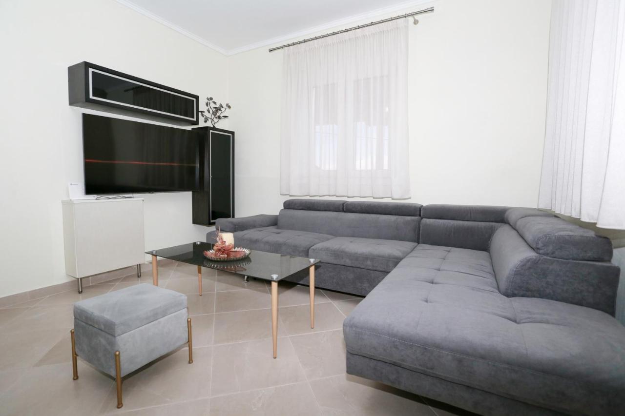 Villa Liana , Private Villa With Pool And Garden Vergia Luaran gambar